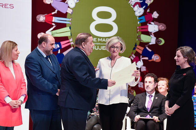 El vicepresidente primero de Castilla-La Mancha, José Luis Martínez Guijarro, preside, en el Teatro Municipal de Tomelloso, el acto institucional con motivo de la celebración del Día Internacional de las Mujeres. (Fotos: José Ramón Márquez // JCCM)