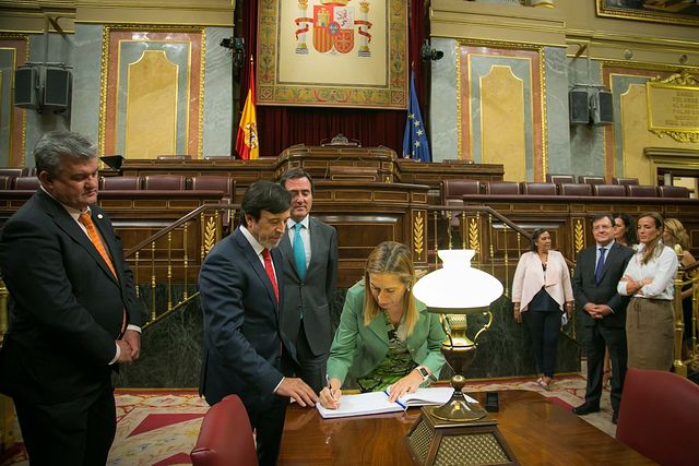 La presidenta del Congreso de los Diputados ha recibido al Comité Ejecutivo de FEDA con motivo del 40 Aniversario.