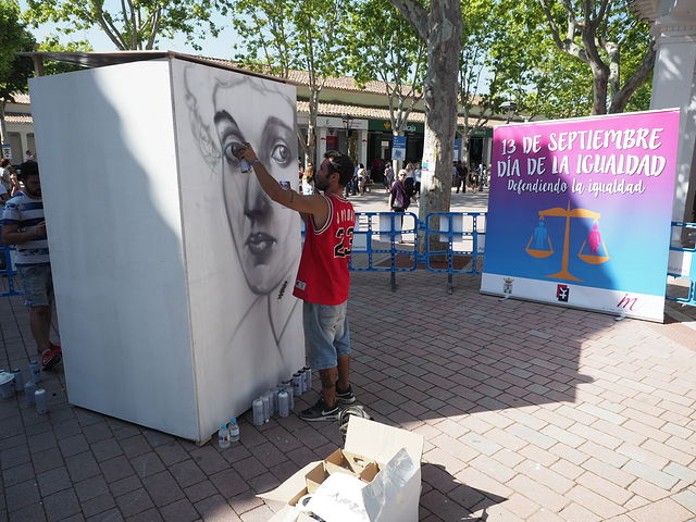 Exhibición de graffiti para conmemorar el día de la igualdad en la Feria.